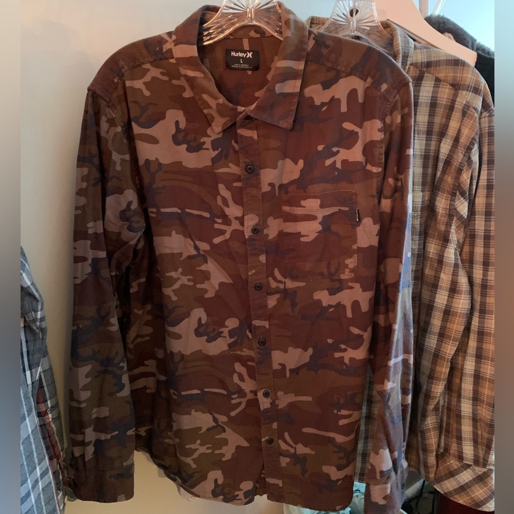 Men’s Hurley Size Large Brown Camo Long Sleeve Button down Light Cotton Flannel